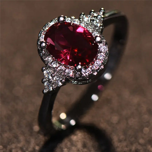 Zilverkleurige robijn halo-ring