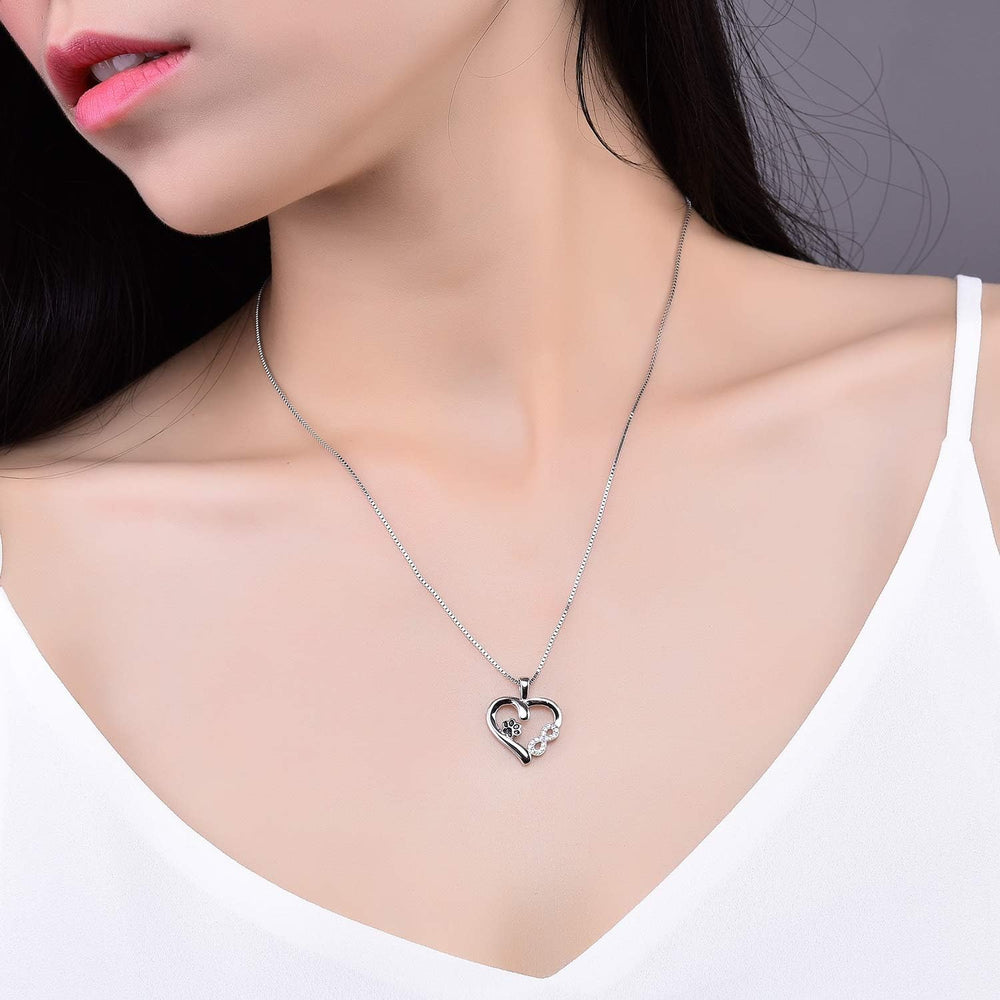 Ketting met pootje, hartje en infinity-bedel