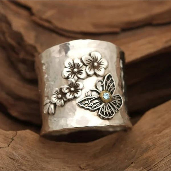 Brede ring met bij, bloem en vlinder