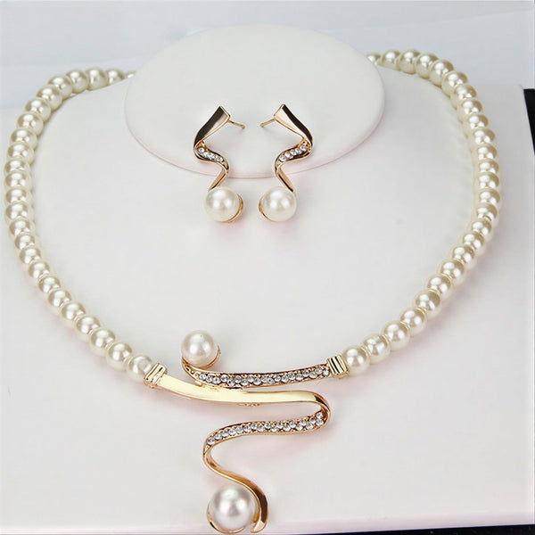 Elegante set met ketting van natuurlijke parels