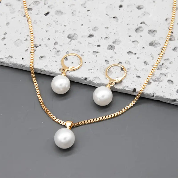Elegante set met parelketting
