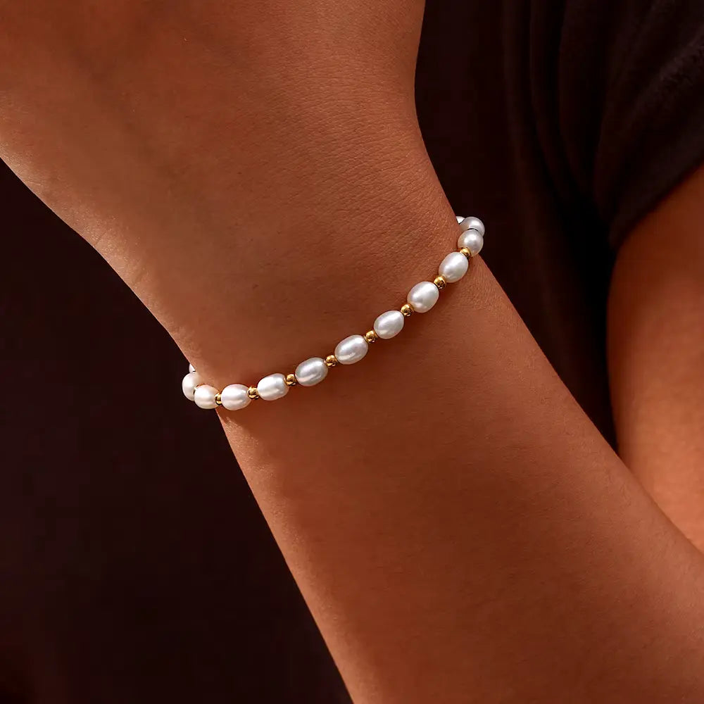 Elegante armband met parels en goudkleurige kraaltjes