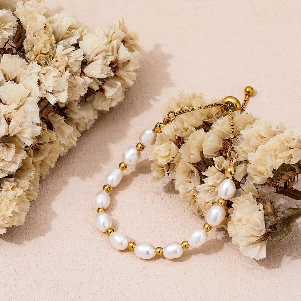 Elegante armband met parels en goudkleurige kraaltjes