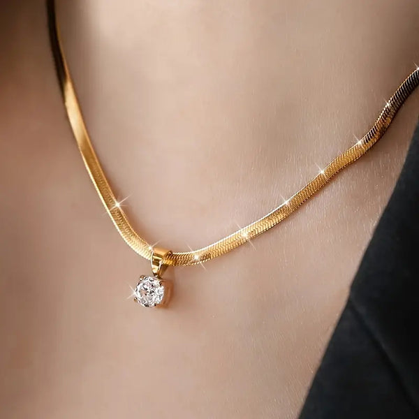Elegante ketting met strass-hanger | goudkleurig
