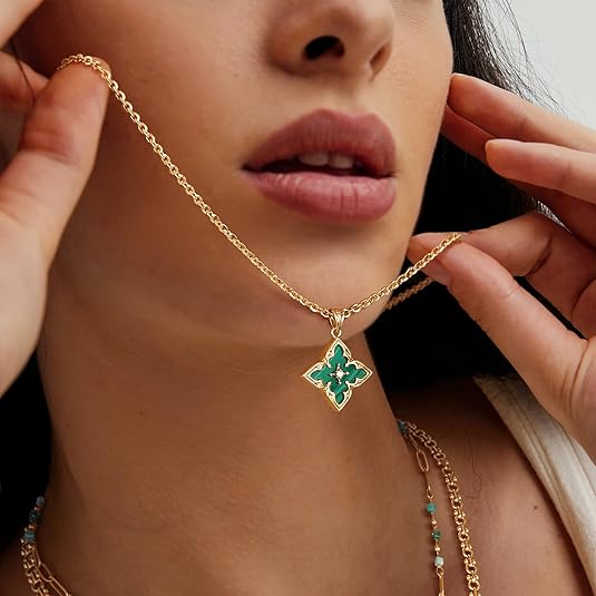 Smaragd klavertje hanger ketting | goudkleurig