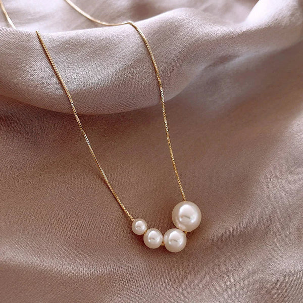Zwevende parelcluster ketting