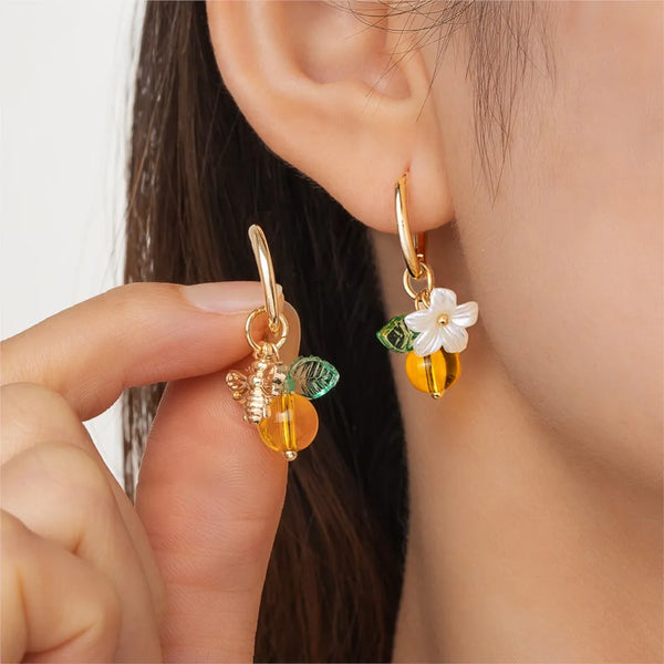 Oorringen met oranjebloesem en bijtjes