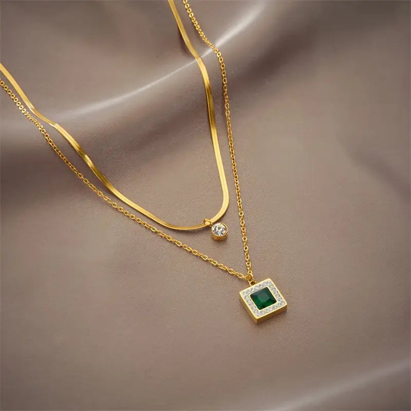 Goudkleurige gelaagde ketting met smaragd