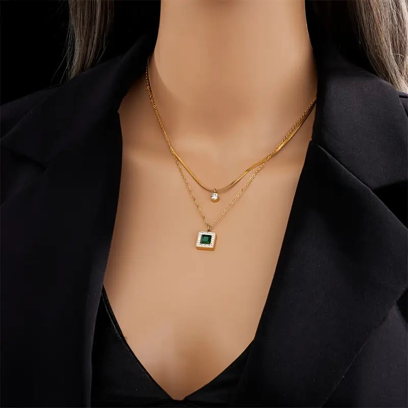 Goudkleurige gelaagde ketting met smaragd