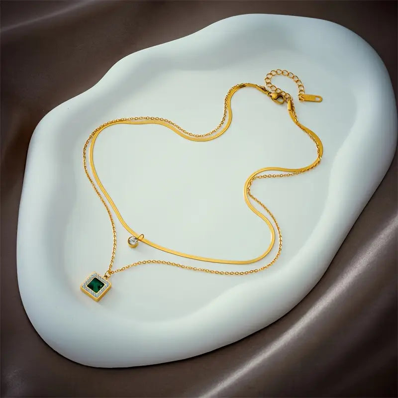Goudkleurige gelaagde ketting met smaragd