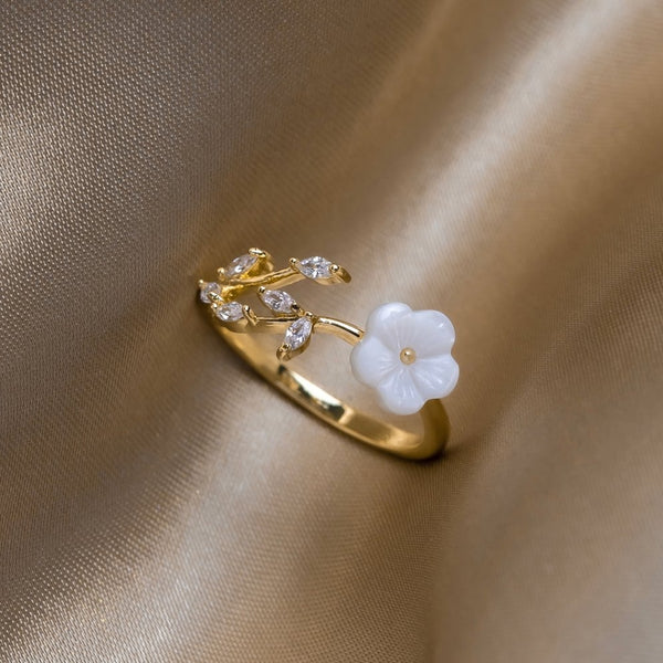 Goudkleurige open ring met bloem en blaadjes