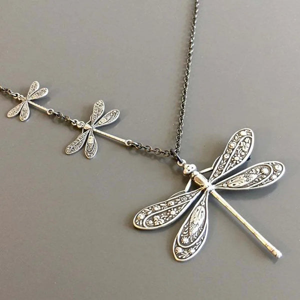 Vintage libelle-ketting – symbool van verandering, licht & vrijheid