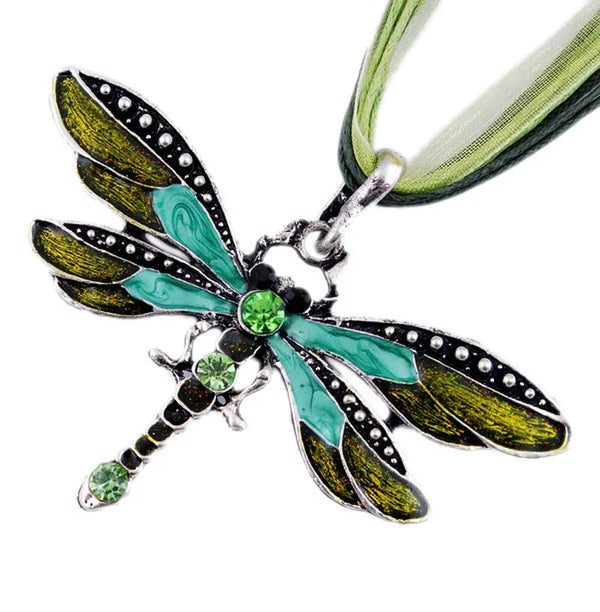 Kristallen libelhanger aan ketting