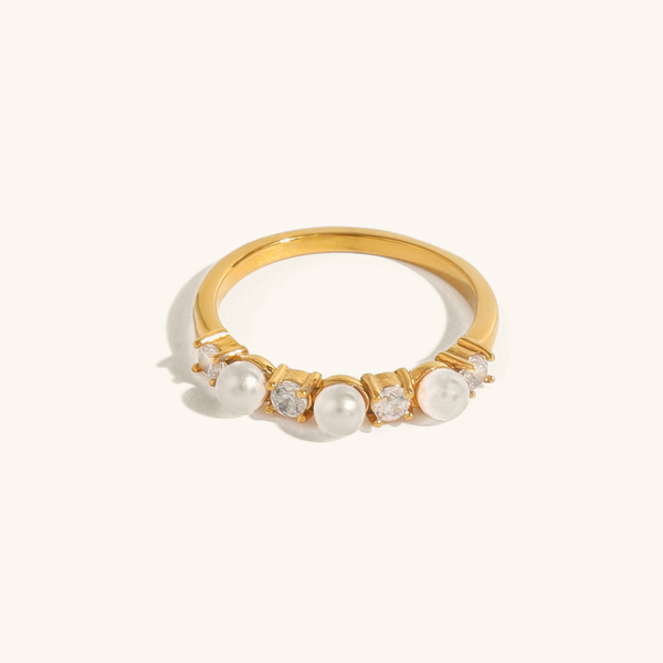 Keisha parelring met diamantlook steentjes