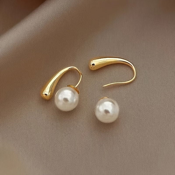 Minimalistische boogoorbellen met parel
