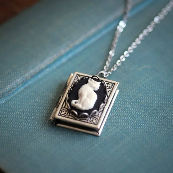 Vintage boekhanger-ketting met kat – draaiende pagina's