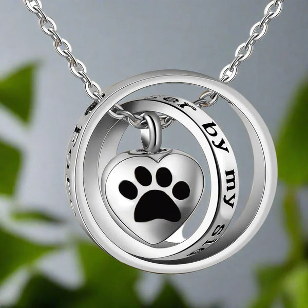 "No Longer By My Side, Forever In My Heart" – roestvrijstalen urnketting met pootje