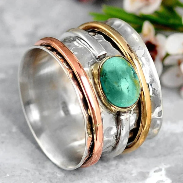 Ring in zilver-, goud- en roségoudkleur met steen in kastzetting