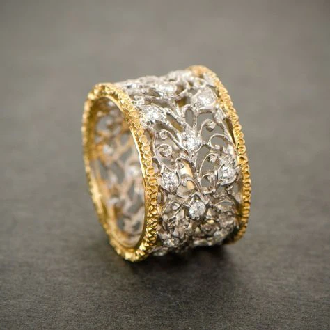 Zilver- en goudkleurige sierlijke brede ring