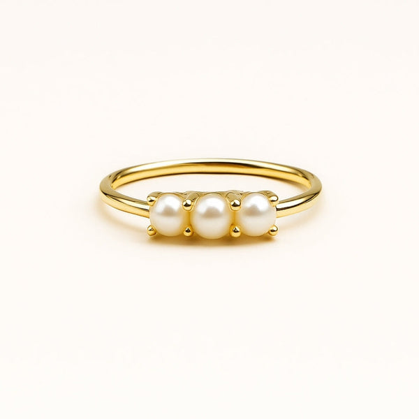 Goudkleurige ring met drie parels