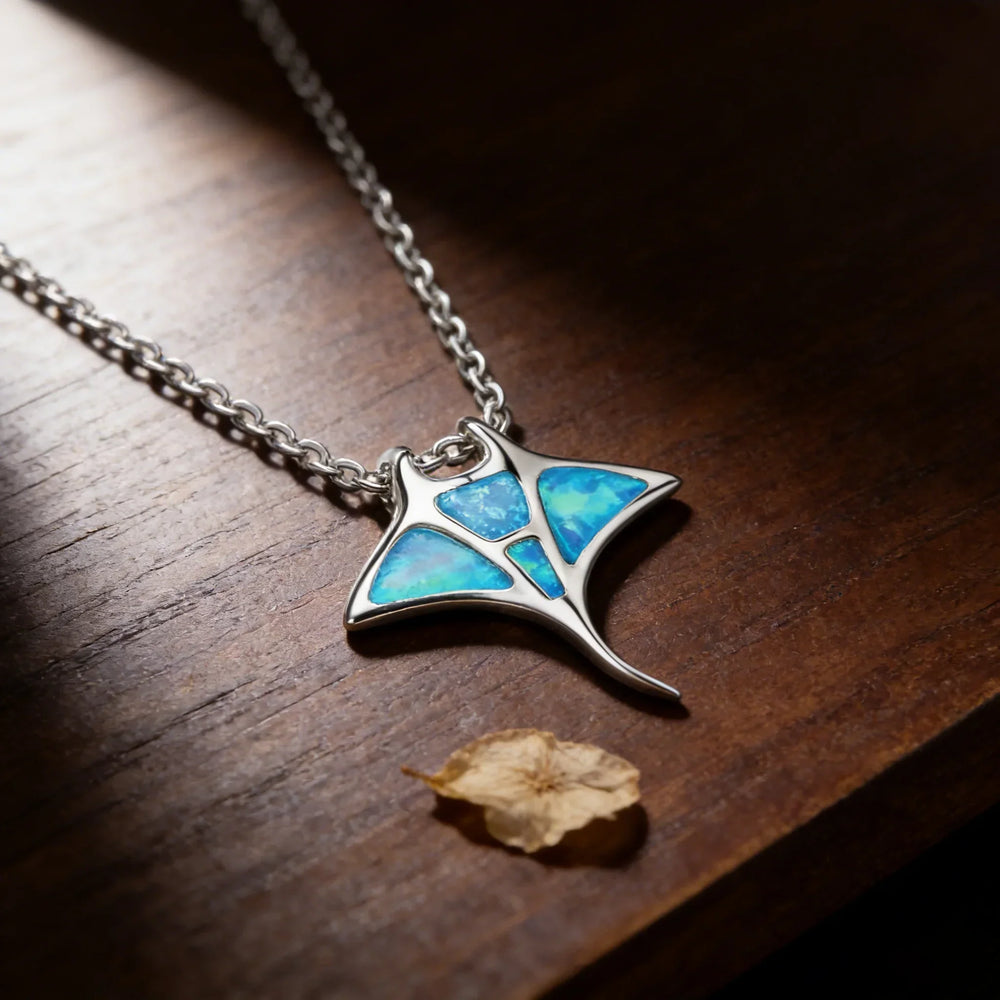Mantarog ketting met blauwe opaal-look