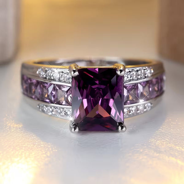 Zilverkleurige ring met amethistpaarse stenen in kanaalzetting