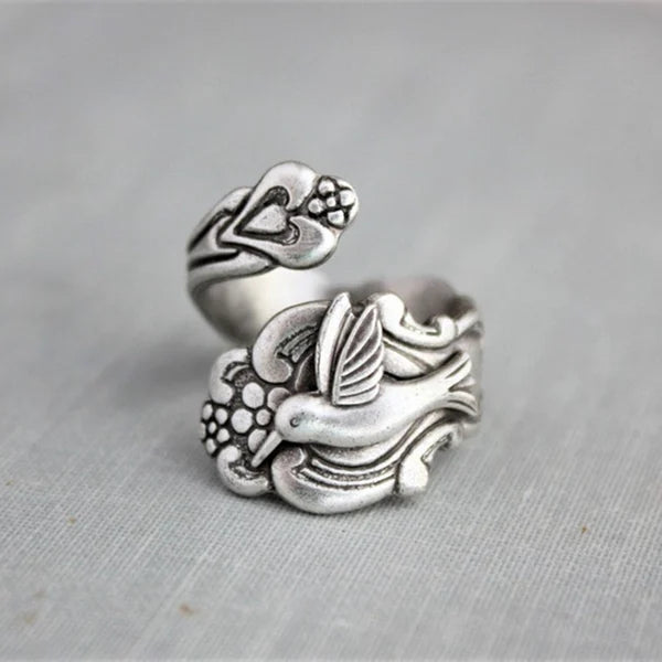 Ring met kolibrie en bloem