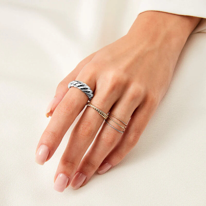 Croissant ring | witgoudkleurig