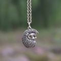 Vintage zilverkleurige egelketting